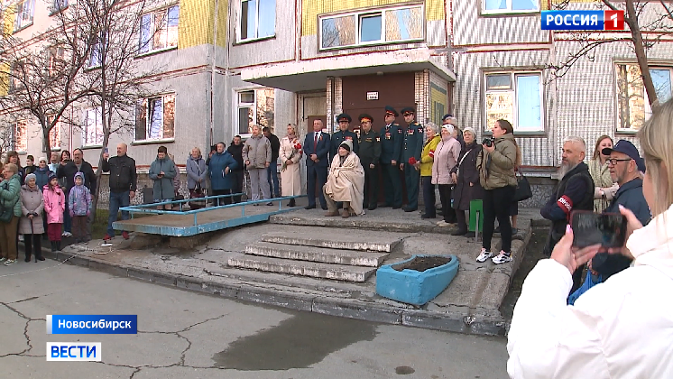 В новосибирских дворах проводят парады для ветеранов Великой Отечественной войны