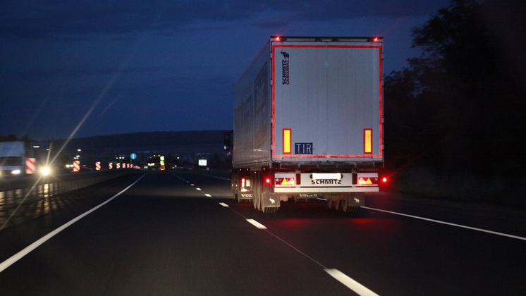 В Новосибирской области ввели запрет на движение тяжелых грузовиков