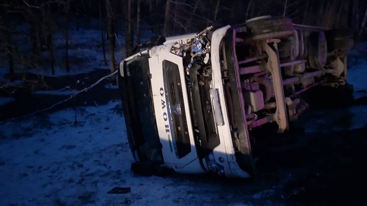 В Новосибирской области в страшной аварии на трассе пострадали девять человек
