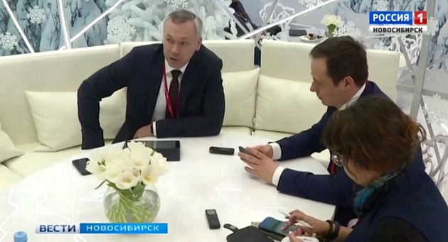 Губернатор Андрей Травников подписал несколько соглашений на форуме в Сочи